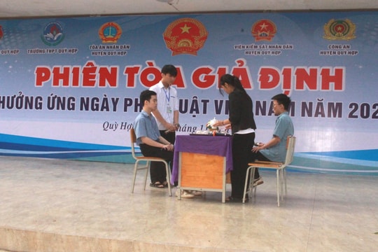 Phiên tòa giả định Hưởng ứng Ngày pháp luật Việt Nam