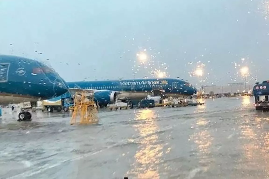 Các sân bay miền Trung chủ động đề phòng bão số 7 có diễn biến bất thường