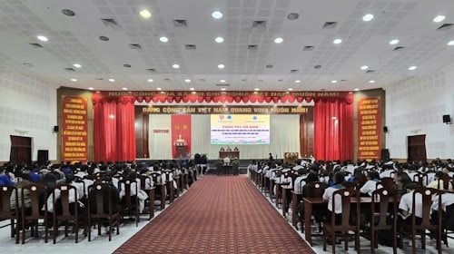 Tuyên truyền pháp luật cho hàng trăm thanh niên, sinh viên thông qua phiên tòa giả định