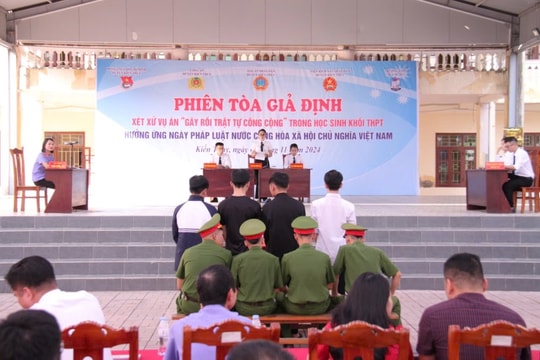 Phiên toà giả định tiếp tục là cầu nối tuyên truyền pháp luật