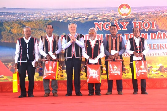 Phó Thủ tướng Thường trực dự Ngày hội Đại đoàn kết toàn dân tộc tại Gia Lai