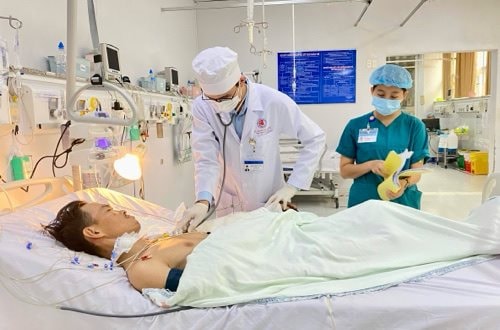 Nối thành công cánh tay đứt rời cho bệnh nhân bị ròng rọc cuốn