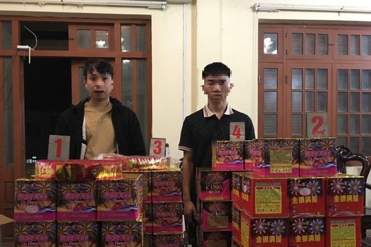 Bắt 2 đối tượng vận chuyển hơn 100kg pháo lậu