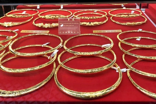 Giá vàng hôm nay 12/11: "Bốc hơi" 1,3 triệu đồng/lượng