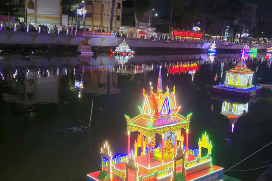 Ấn tượng chương trình thả Đèn Nước và ghe Cà Hâu