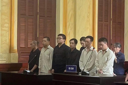 Nhóm nhân viên bưu điện giúp vận chuyển thuốc lá lậu lãnh án