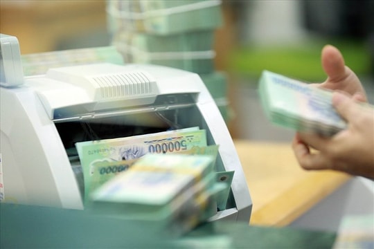 Người dân mỗi ngày gửi ngân hàng gần 2.900 tỷ đồng