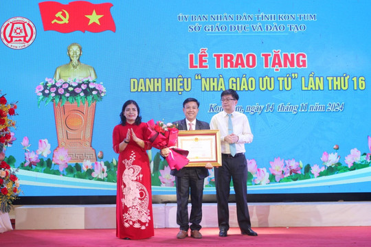 Tuyên dương những điển hình tiên tiến nhân Kỷ niệm 42 năm Ngày nhà giáo Việt Nam