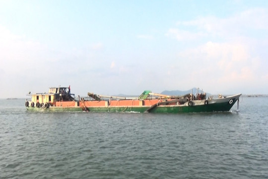 Liên tiếp bắt giữ tàu khai thác, vận chuyển cát trái phép