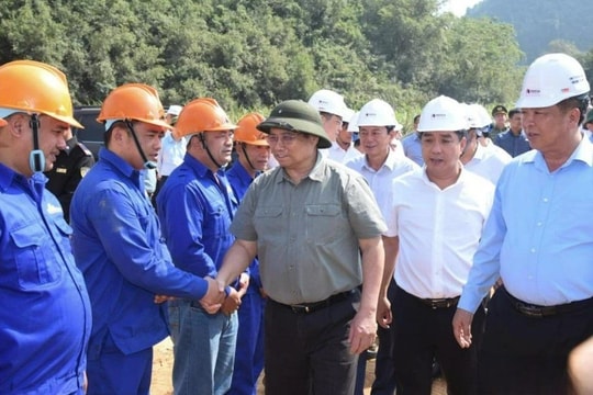 Thủ tướng thị sát, kiểm tra 2 tuyến cao tốc tại Lạng Sơn và Cao Bằng