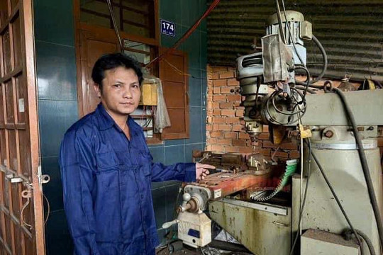 Thuê đất làm xưởng cơ khí rồi sản xuất súng bán