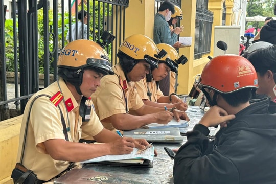 Gần 7.000 phụ huynh, học sinh ở TP.HCM vi phạm giao thông