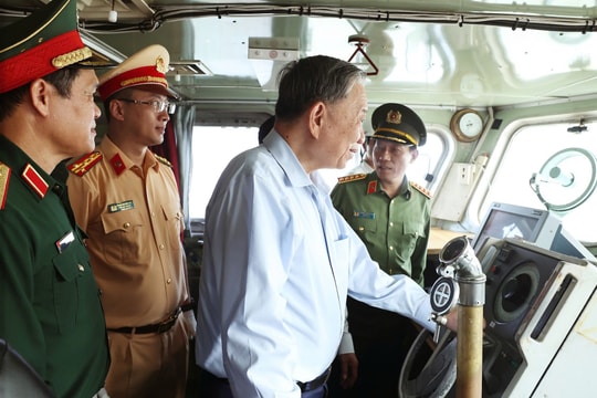 Tổng Bí thư Tô Lâm kiểm tra tàu tuần tra của Bộ Công an