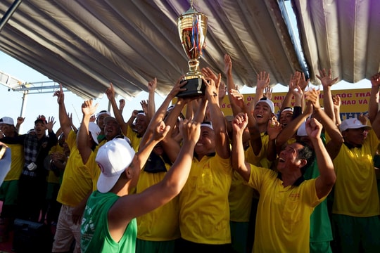 Sóc Trăng: Hội đua ghe Ngo chùa Tum Núp thống trị đường đua năm 2024