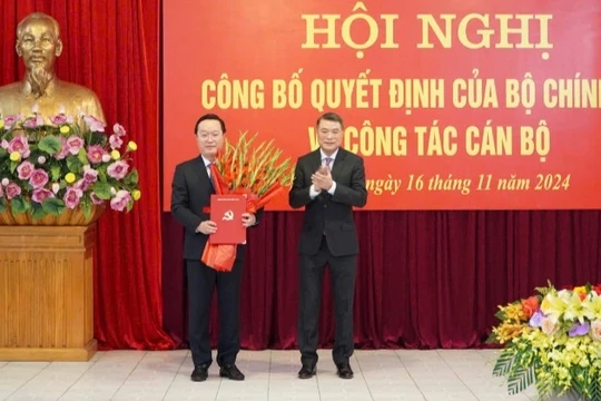 Công bố quyết định của Bộ Chính trị chuẩn y chức danh Bí thư Tỉnh ủy Nghệ An, nhiệm kỳ 2020-2025