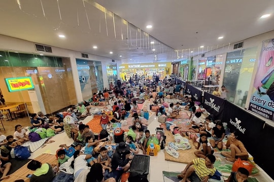 Siêu bão Manyi đổ bộ, Philippines sơ tán 255.000 người