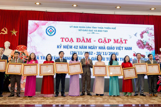 TT-Huế: Trao tặng danh hiệu Nhà giáo Ưu tú cho 12 nhà giáo