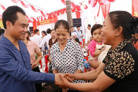 Bí thư Tỉnh ủy Thái Nguyên cùng nhân dân dự Ngày hội Đại đoàn kết