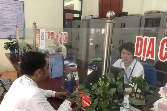 Vĩnh Phúc: UBND thị trấn Tam Hồng lý giải việc cán bộ vắng mặt trong giờ làm việc