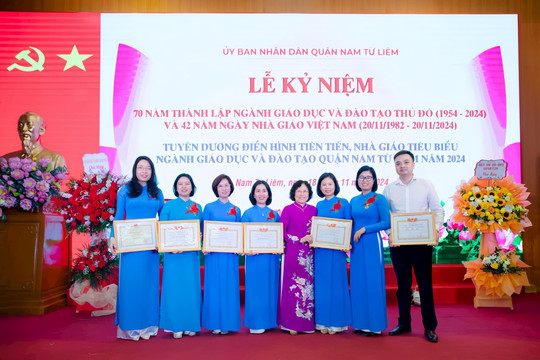 Trường Tiểu học Đoàn Thị Điểm đón nhận nhiều giải thưởng, danh hiệu xuất sắc