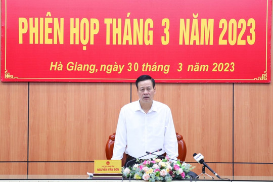 Cảnh cáo Chủ tịch Hà Giang