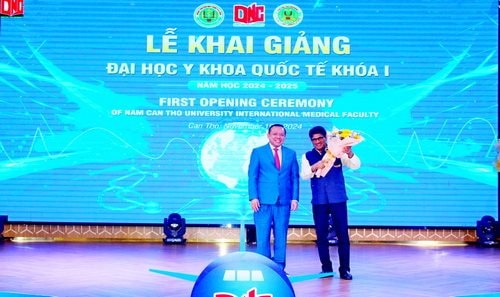 Trường Đại học Nam Cần Thơ khai giảng lớp Đại học Y khoa quốc tế khóa đầu tiên