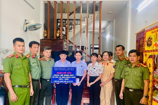 Sự hy sinh thầm lặng của chiến sĩ áo xanh - Kỳ 2: Uốn thẳng mầm cong, đỡ đầu những đứa trẻ bất hạnh