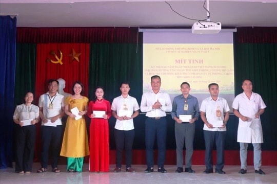 Tôn vinh những cán bộ làm công tác giáo dục người nghiện ma túy