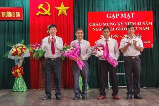 Nhà giáo ấm lòng giữa trùng khơi đảo Trường Sa