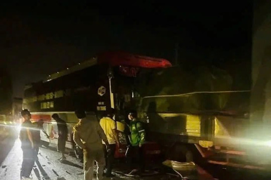 Tai nạn liên hoàn trên quốc lộ 5, hai người nhập viện