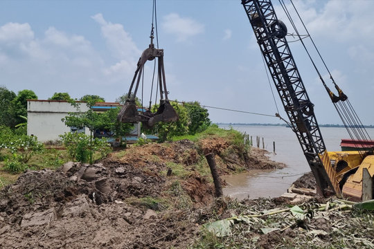Công bố tình huống khẩn cấp sạt lở tại bờ sông Cổ Chiên
