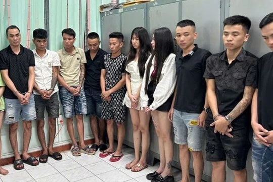 Hàng chục nam nữ sử dụng ma túy trong bar... ăn uống
