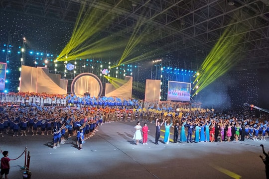 Hoành tráng, trang trọng chương trình nghệ thuật: “Hoa tháng năm” Trường Tiểu học Đoàn Thị Điểm