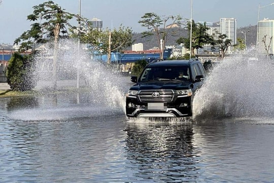 Nhiều khu vực ở TP Hạ Long xảy ra ngập lụt