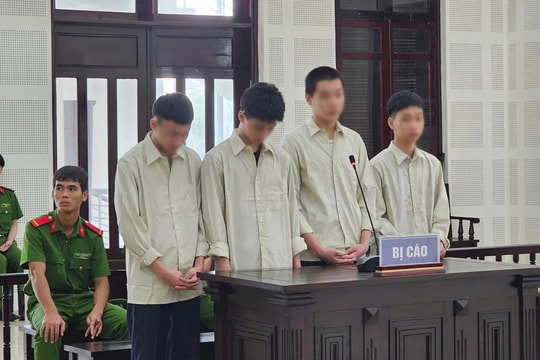 Cả nhóm cùng vào tù vì mang kiếm tự chế đi chém người