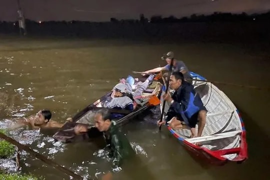 Kịp thời cứu 3 người trong gia đình bị rơi xuống vùng nước sâu