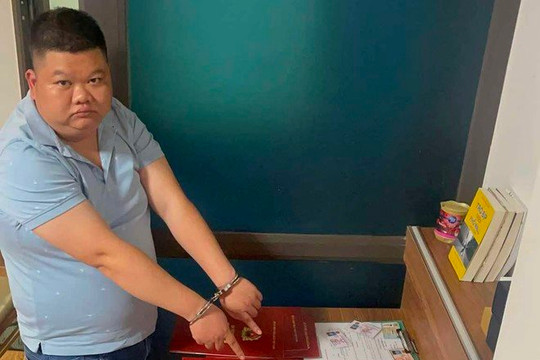 Triệt phá đường dây làm giả ‘thẻ ngành’ công an, quân đội
