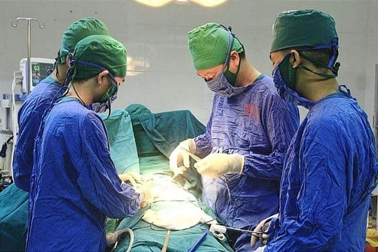 Cụ ông ở Hải Dương phải cắt một phần tá tràng vì xương cá đâm thủng