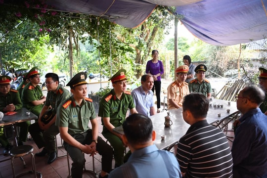 Công an tỉnh Phú Thọ thăm hỏi gia đình 5 học sinh đuối nước