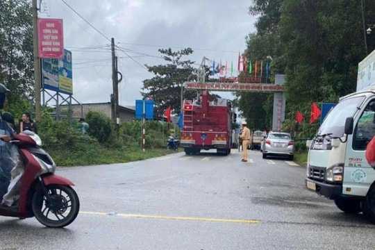 Xe chở rác lao xuống cầu treo Bình Thành, hai người mất tích