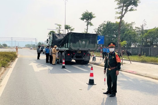Quảng Ninh xử lý loạt phương tiện vận chuyển vật liệu quá khổ, quá tải