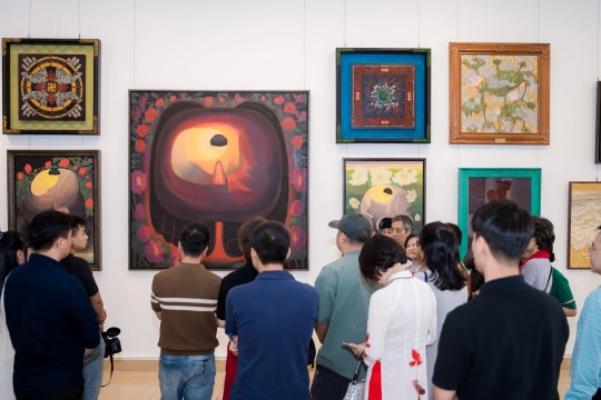 Triển lãm các tác phẩm hội họa hướng tới Đại lễ Phật Đản Vesak 2025