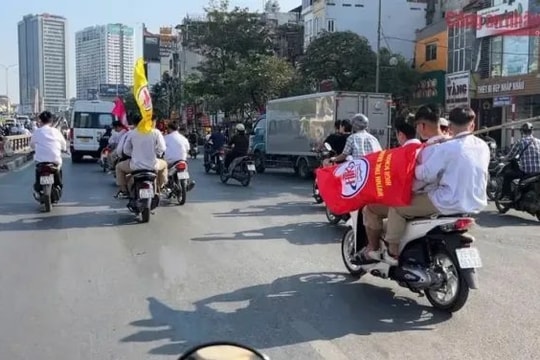 Học sinh đầu trần, kẹp ba chạy xe máy: Xử phạt phụ huynh