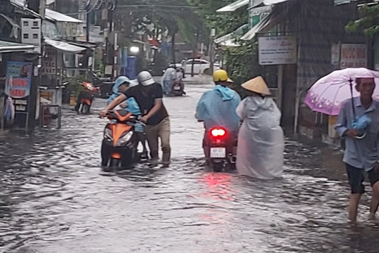 Cảnh báo ngập lụt trên toàn thành phố Cà Mau
