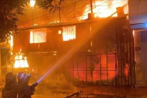Hà Nội: Cháy xưởng tại đường Phú Diễn