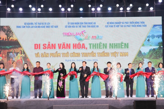 Khai mạc triển lãm “Sắc màu di sản văn hóa, thiên nhiên và sản phẩm thủ công truyền thống Việt Nam”