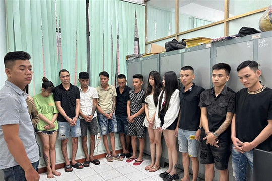 Bình Dương: 23 thanh niên "mở tiệc" ma túy trong quán Bar D1