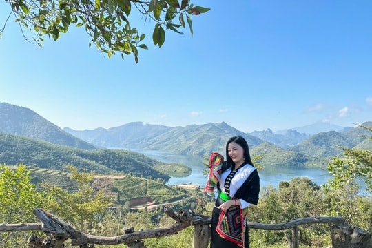 Vẻ đẹp vùng cao Tây Bắc rung động lòng người trong MV mới của Trần Thu Hường