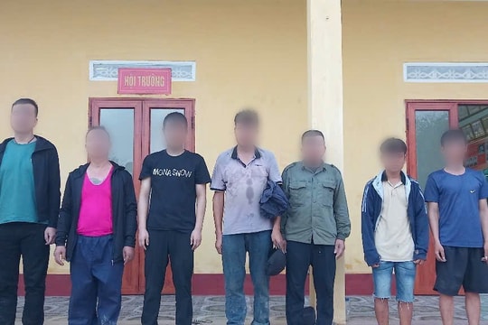 Bắt giữ nhóm đối tượng đưa đón người xuất, nhập cảnh trái phép