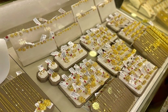 Giá vàng chiều ngày 24/11: Một mạch tăng tốc thẳng đứng